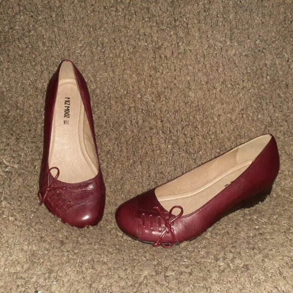 MIZ MOOZ NYC-Paula Mini Wedge-Burgundy Red Leather-Toe Stitches-Sz 6-Near Mint - Picture 1 of 7